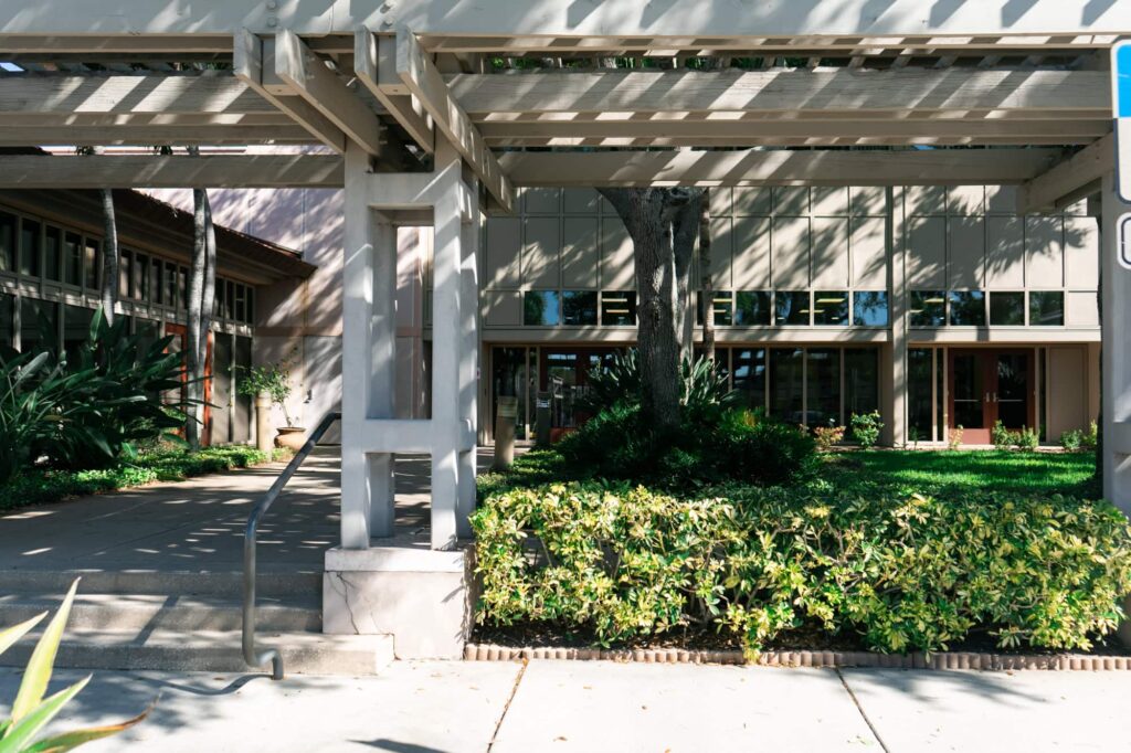 Pergolas and courtyard by the main entrance of the Poynter Institute